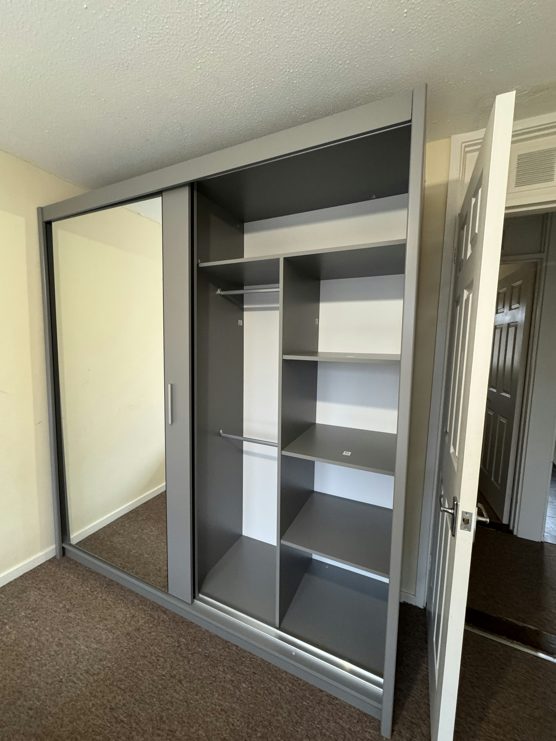 listing photo 2/3