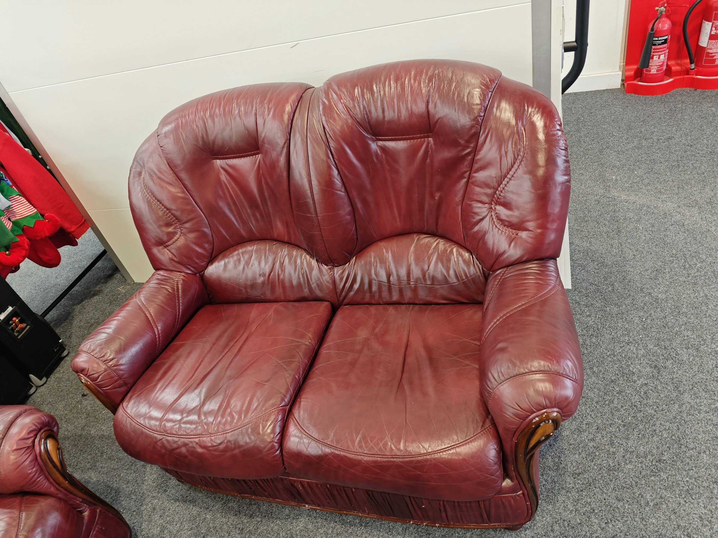 listing photo 1/2