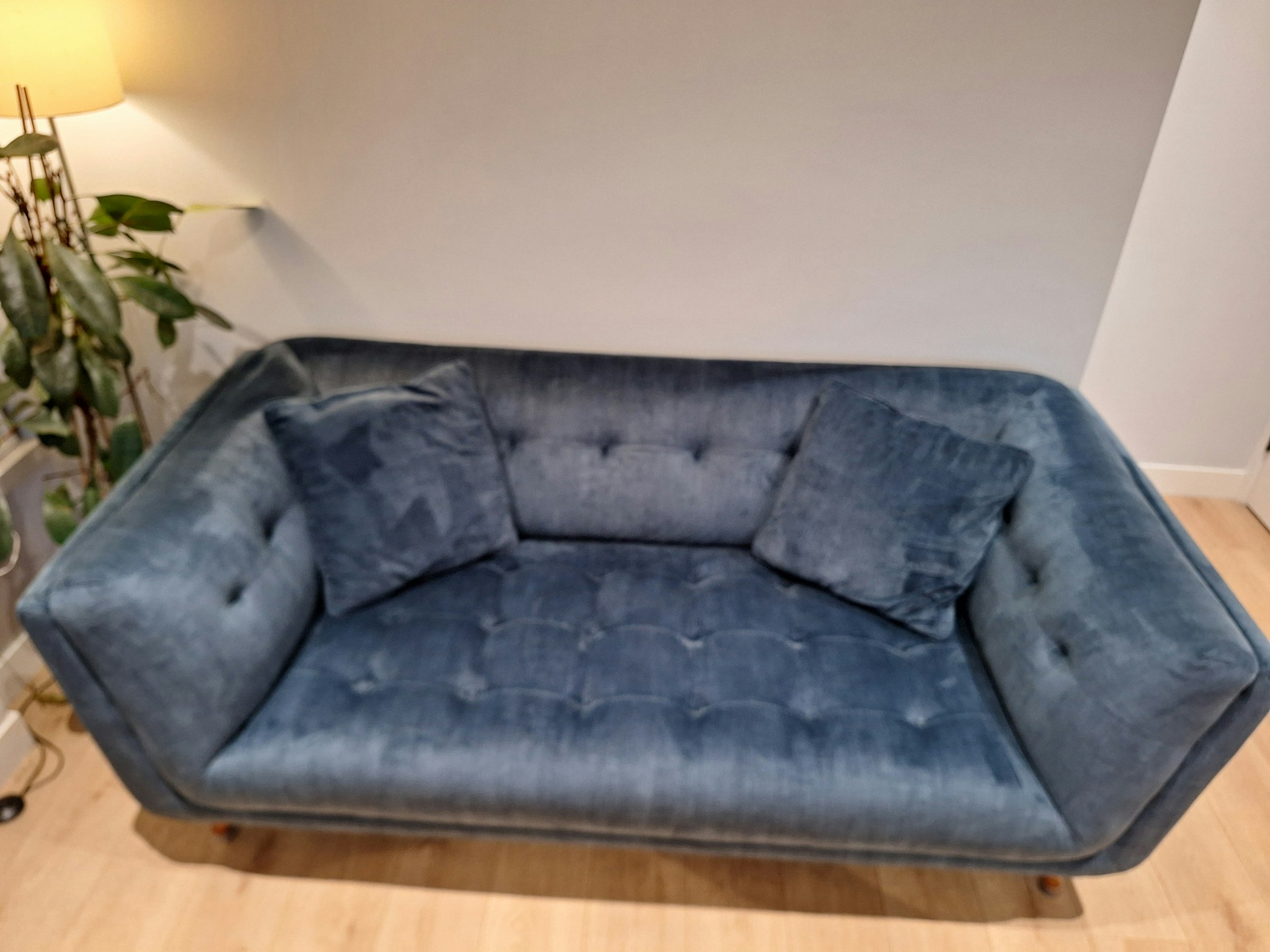 listing photo 1/4