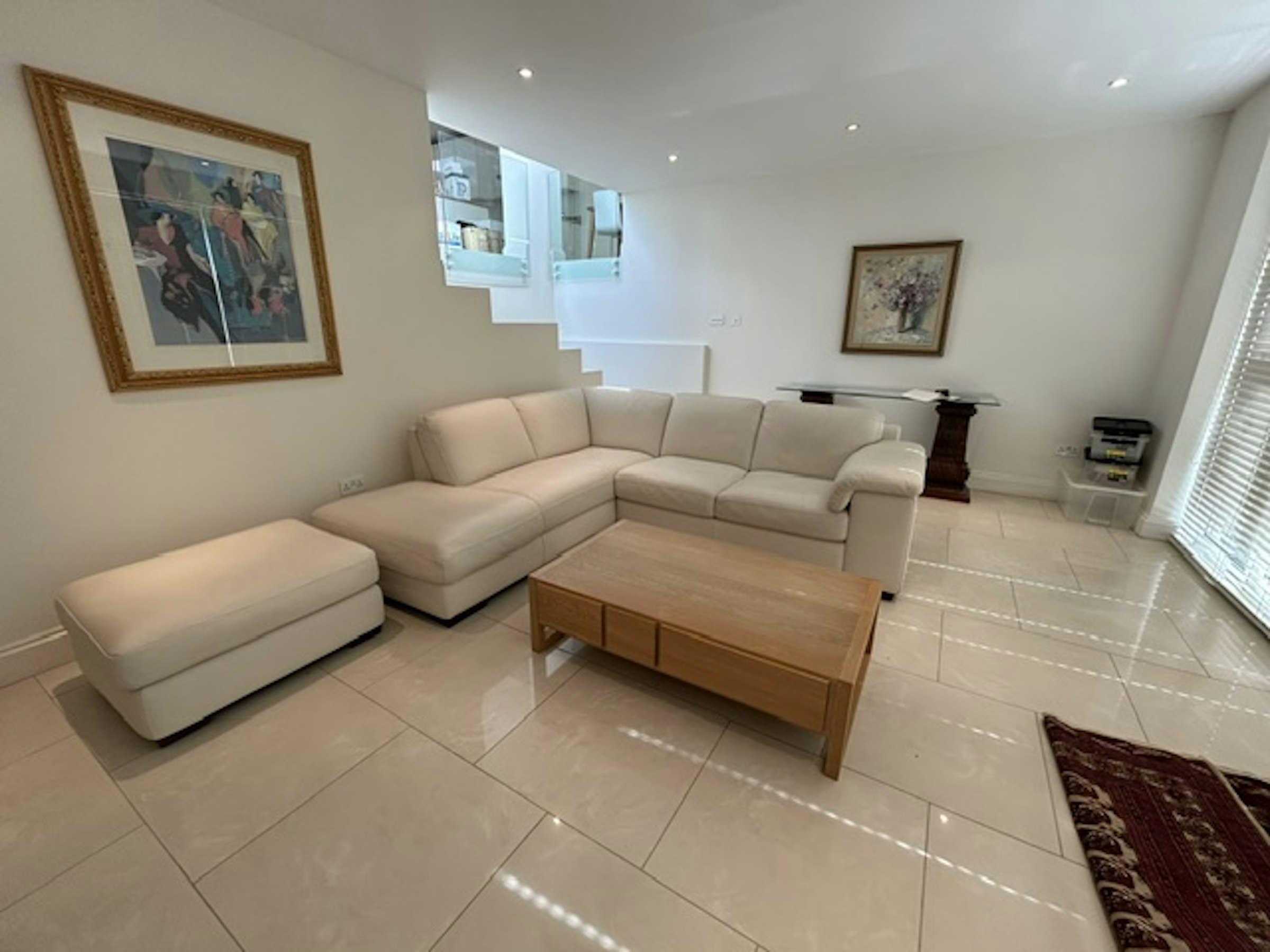 listing photo 1/6