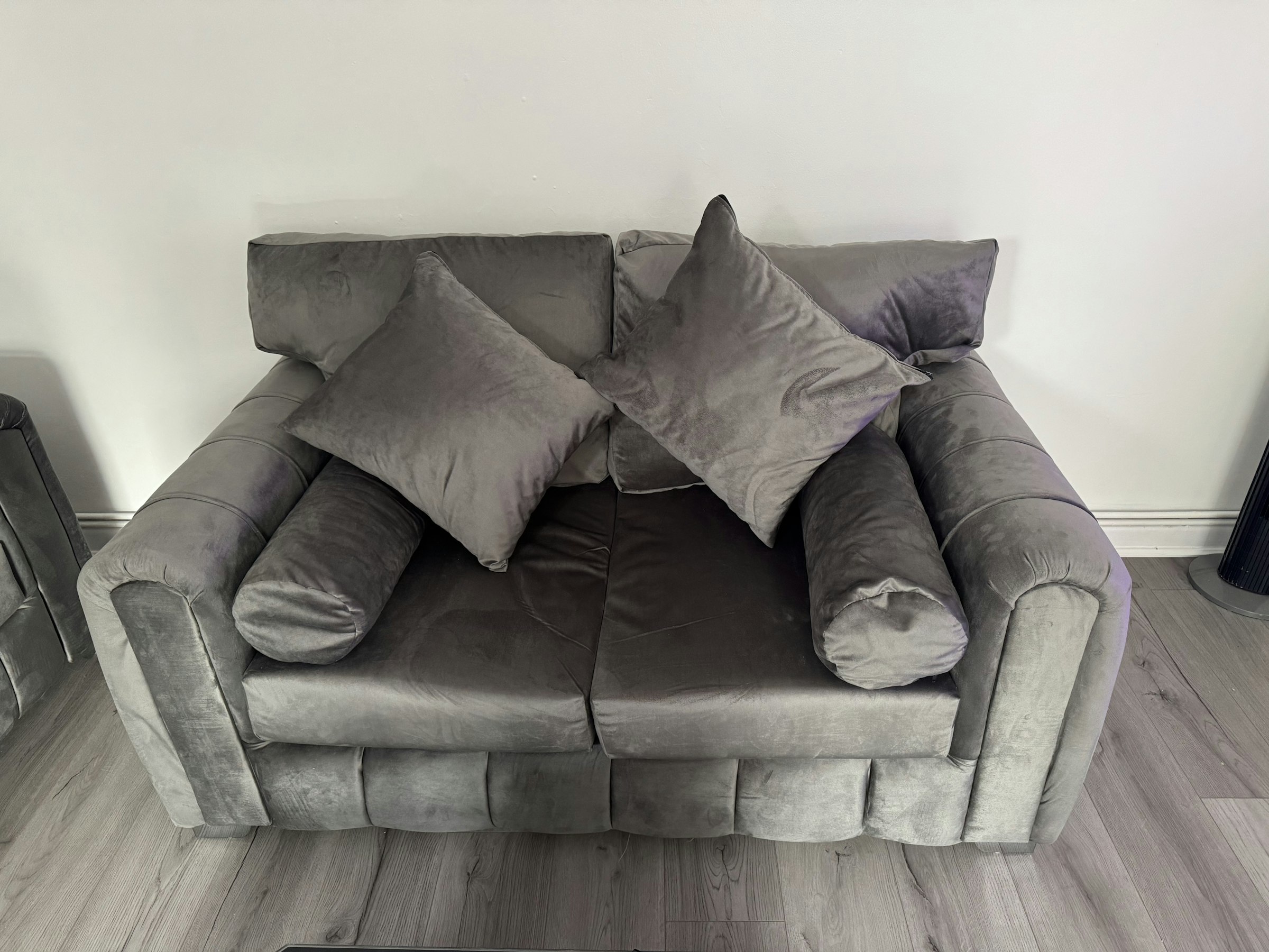 listing photo 1/2