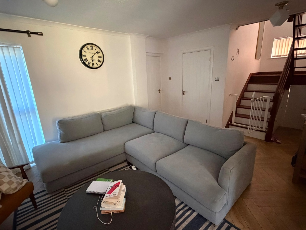listing photo 1/4