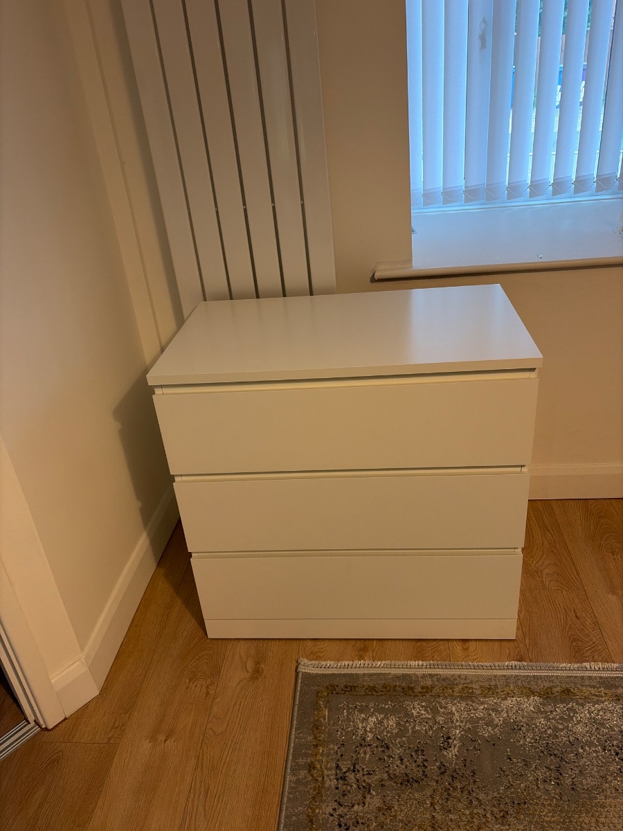 listing photo 1/8